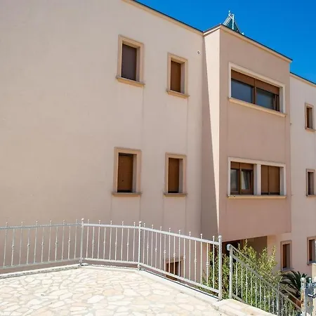 Family Friendly House With A Swimming Pool - 15176 Holiday home