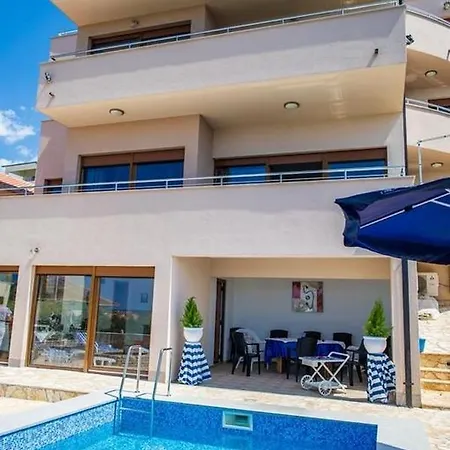 Family Friendly House With A Swimming Pool - 15176 * Rogoznica (Sibenik-Knin)