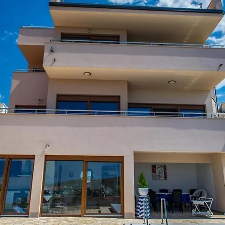 Holiday home Family Friendly House With A Swimming Pool - 15176