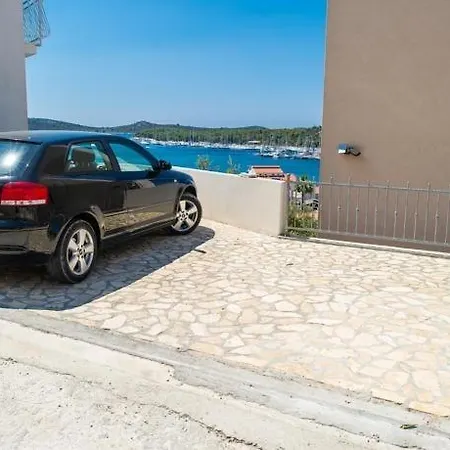 別荘 Family Friendly House With A Swimming Pool - 15176
