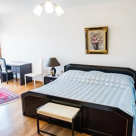 Family Friendly House With A Swimming Pool - 15176 *