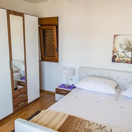 Family Friendly House With A Swimming Pool - 15176 * Rogoznica (Sibenik-Knin)