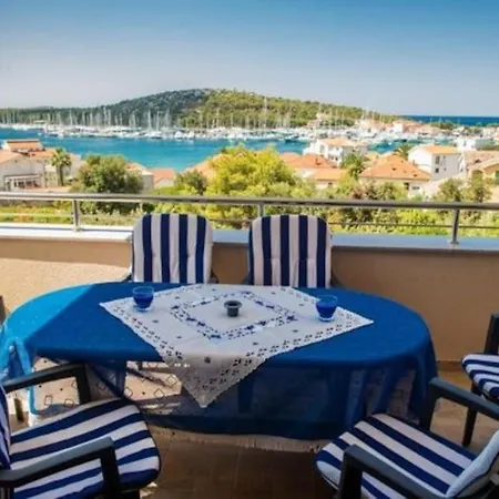 Family Friendly House With A Swimming Pool - 15176