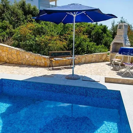 Family Friendly House With A Swimming Pool - 15176 Rogoznica (Sibenik-Knin)