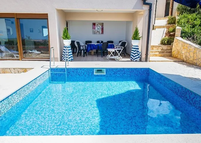 Family Friendly House With A Swimming Pool - 15176 *