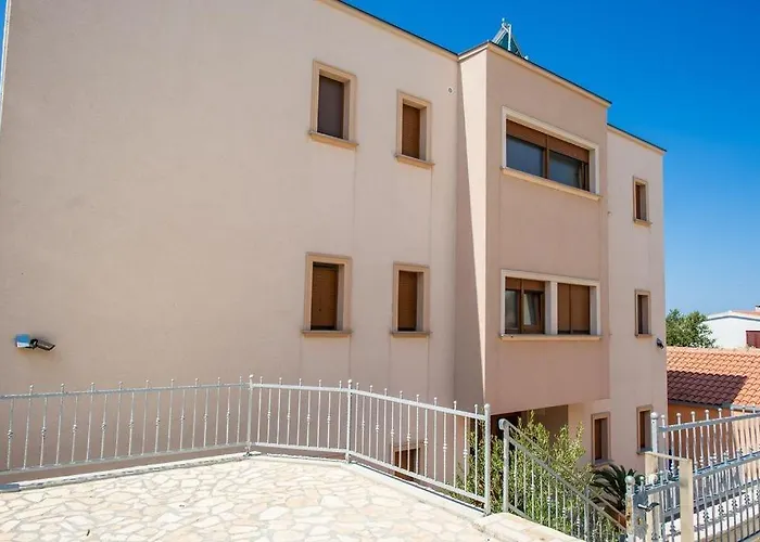 Family Friendly House With A Swimming Pool - 15176 Сasa de vacaciones