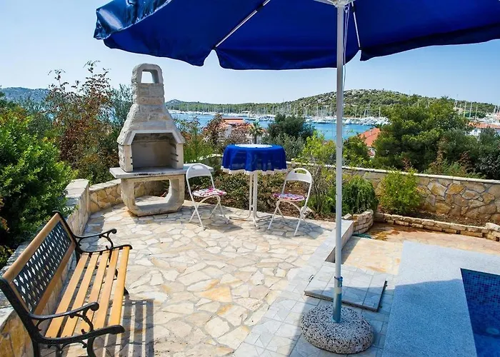 Family Friendly House With A Swimming Pool - 15176 Prázdninový dům Rogoznica (Sibenik-Knin)