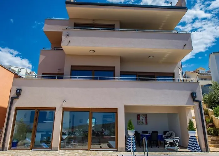 Сasa de vacaciones Family Friendly House With A Swimming Pool - 15176