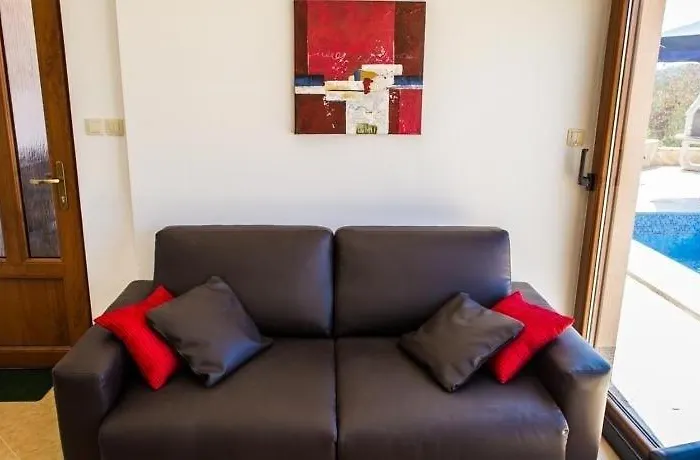 Family Friendly House With A Swimming Pool - 15176 Prázdninový dům *