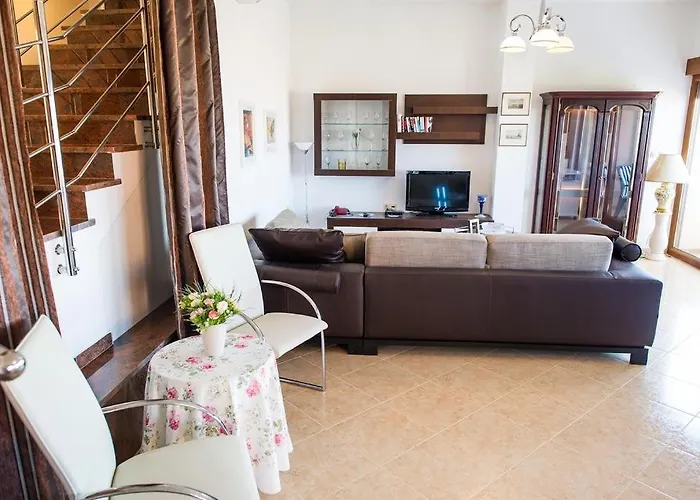 Family Friendly House With A Swimming Pool - 15176 Сasa de vacaciones Rogoznica (Sibenik-Knin)