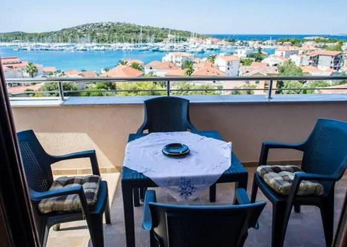 Prázdninový dům Family Friendly House With A Swimming Pool - 15176 Rogoznica (Sibenik-Knin)