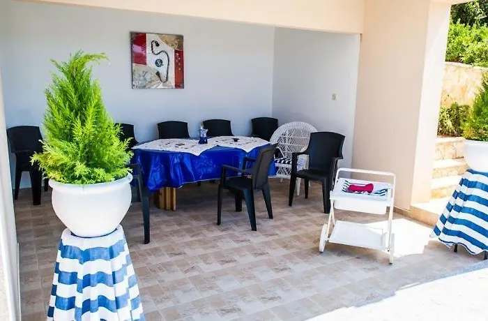 Family Friendly House With A Swimming Pool - 15176 Rogoznica (Sibenik-Knin)