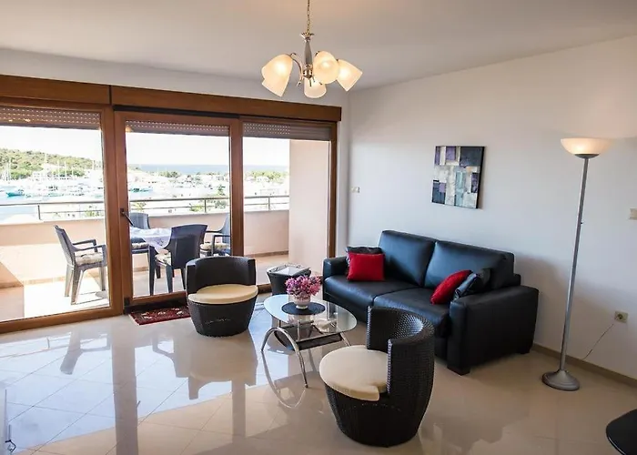 Сasa de vacaciones Family Friendly House With A Swimming Pool - 15176