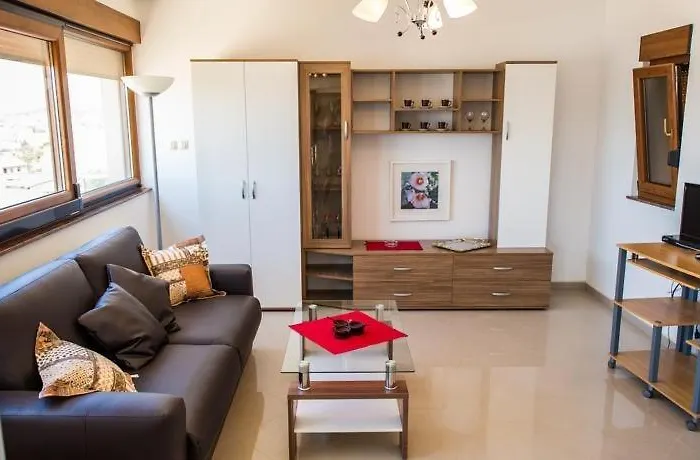 Family Friendly House With A Swimming Pool - 15176 Prázdninový dům *