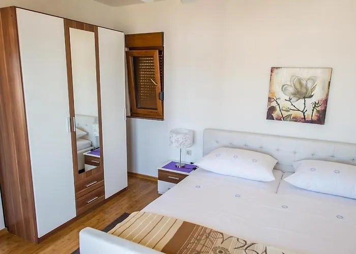 Family Friendly House With A Swimming Pool - 15176 * Rogoznica (Sibenik-Knin)