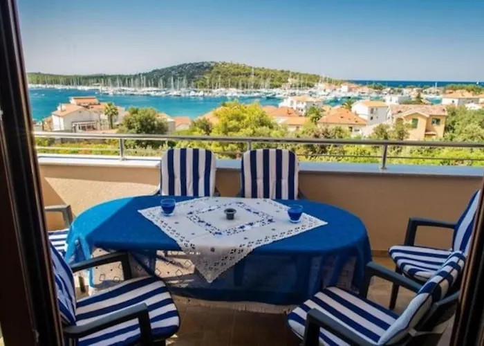 Family Friendly House With A Swimming Pool - 15176