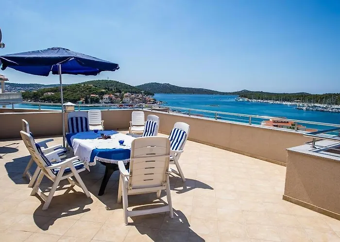 Family Friendly House With A Swimming Pool - 15176 Holiday home *