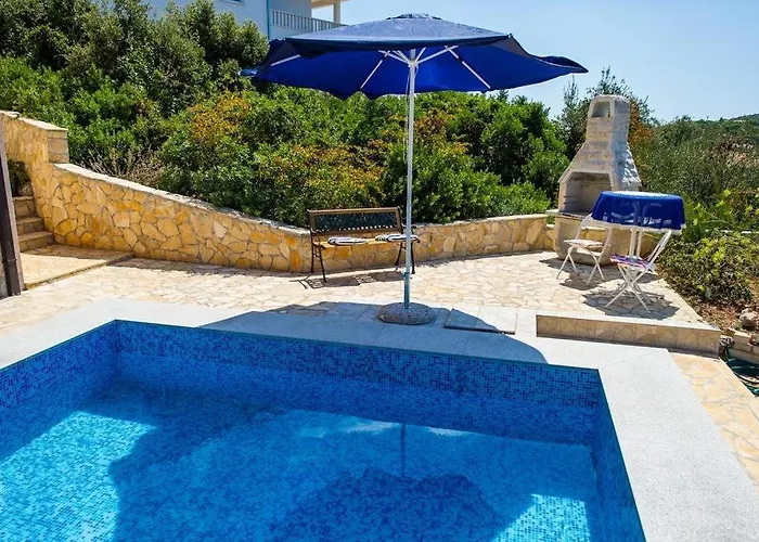 Family Friendly House With A Swimming Pool - 15176 Rogoznica (Sibenik-Knin)